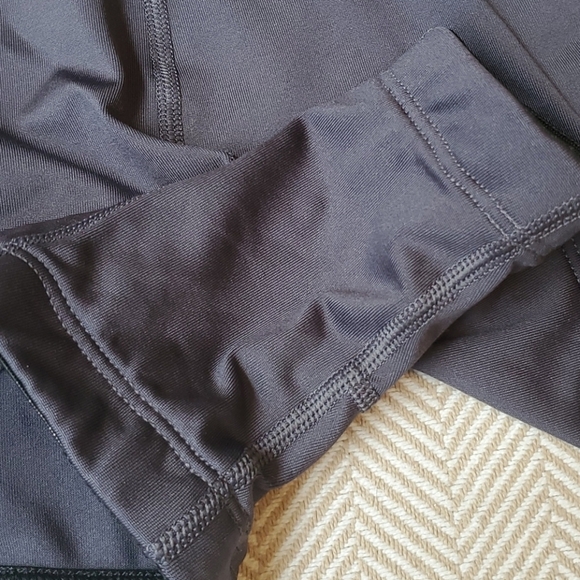 ASICS size Large running shorts - Picture 7 of 12